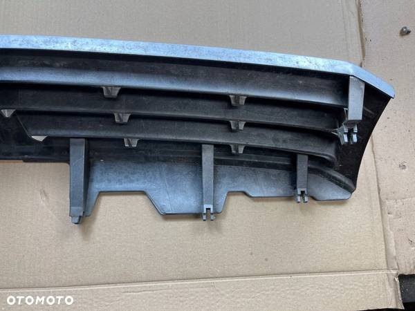 mitsubishi space wagon III grill atrapa MR275627 - 11