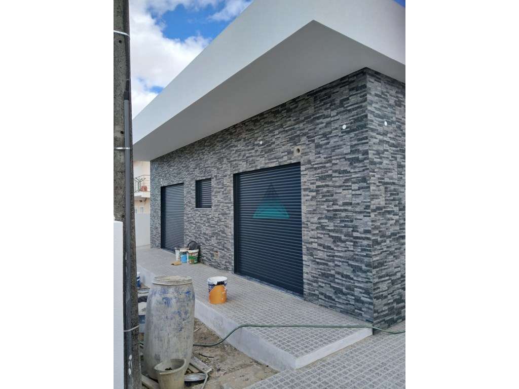 Moradia Térrea Isolada em Construção - Fernão Ferro, Seixal - Grande imagem: 2/12