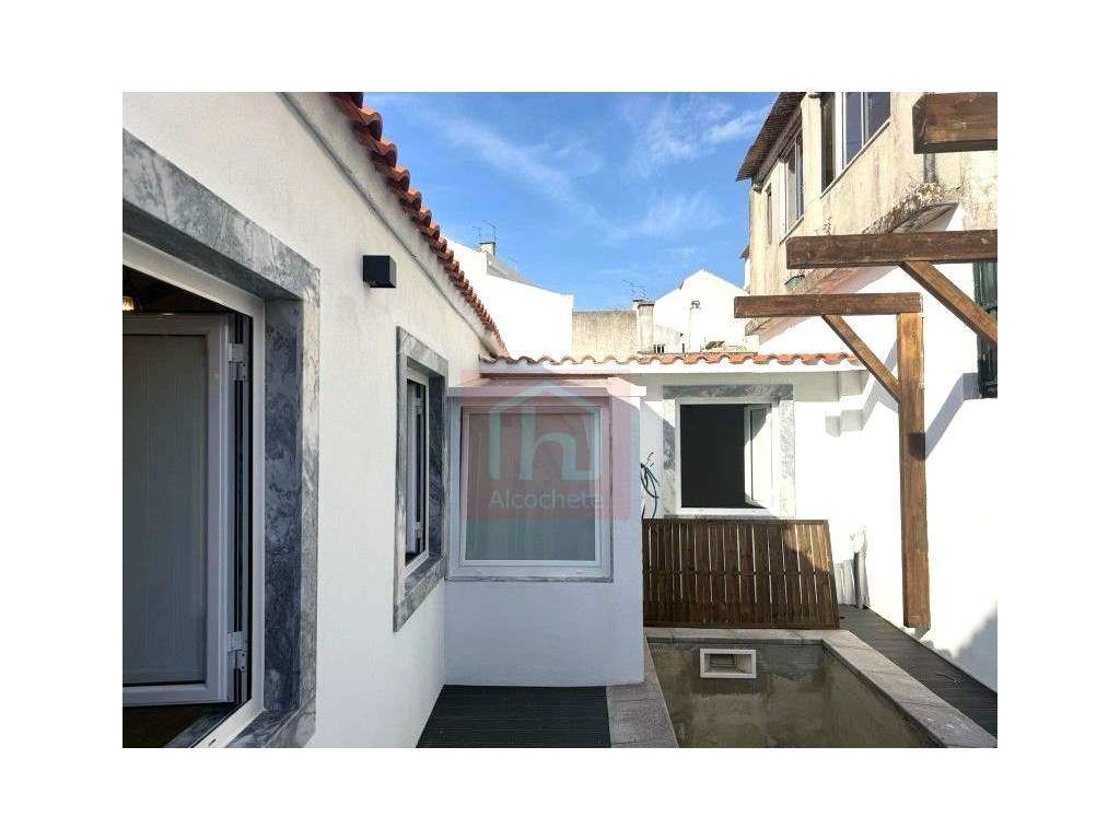 Moradia térrea T2 com logradouro e piscina em Alcochete.-9