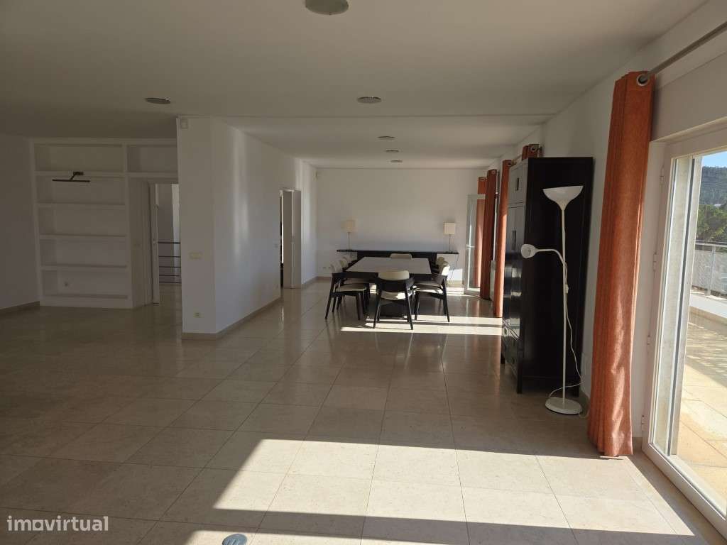 Moradia T5 com Terraço e Piscina-31