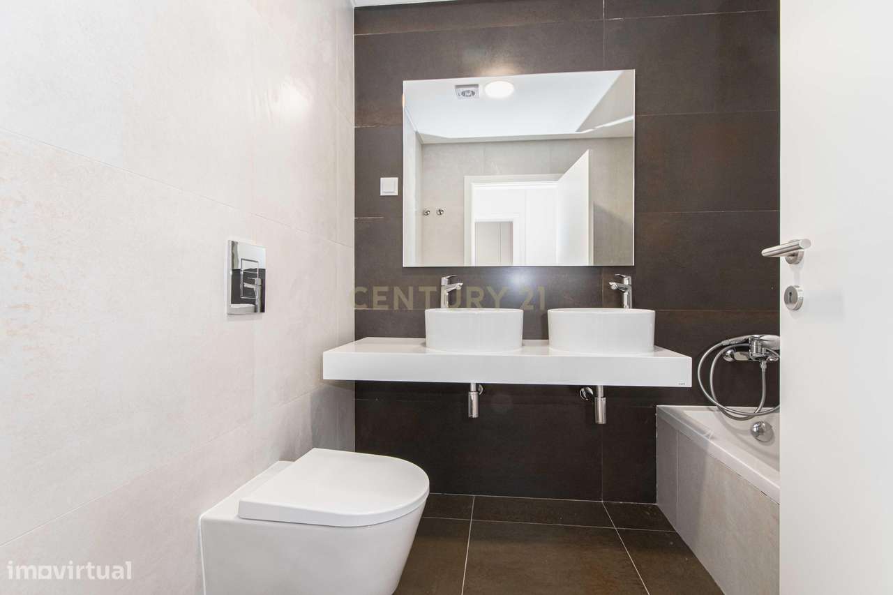 Penthouse T5 de luxo com vista rio – Carnaxide-19