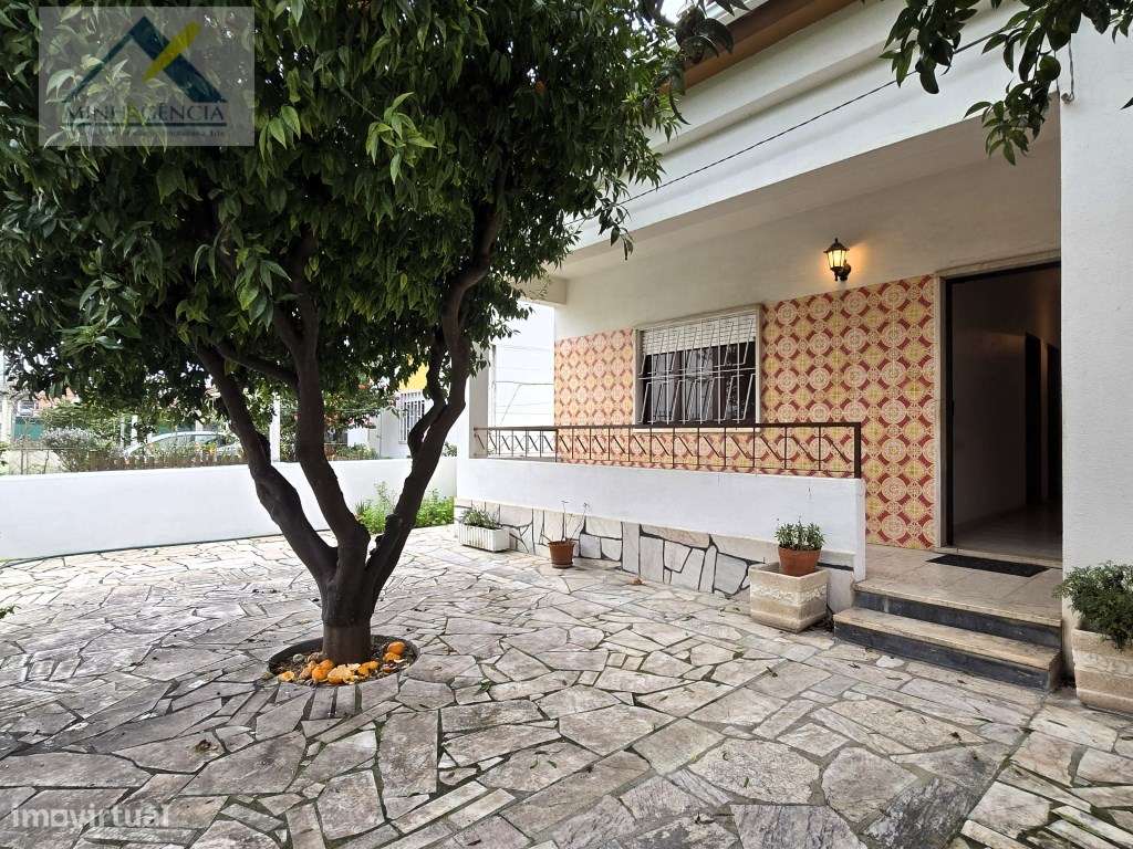 Moradia isolada com garagem na Quinta do Conde - Grande imagem: 5/37