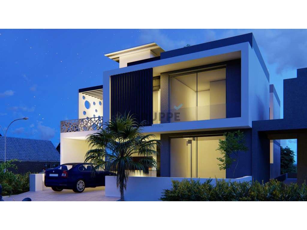 Lote de terreno com possibilidade de construção de 2 moradias-1