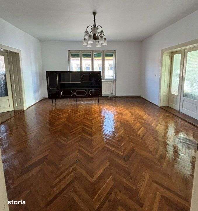 Casa sanatoasa in centrul localitatii Cristian - Imagine principală: 4/12