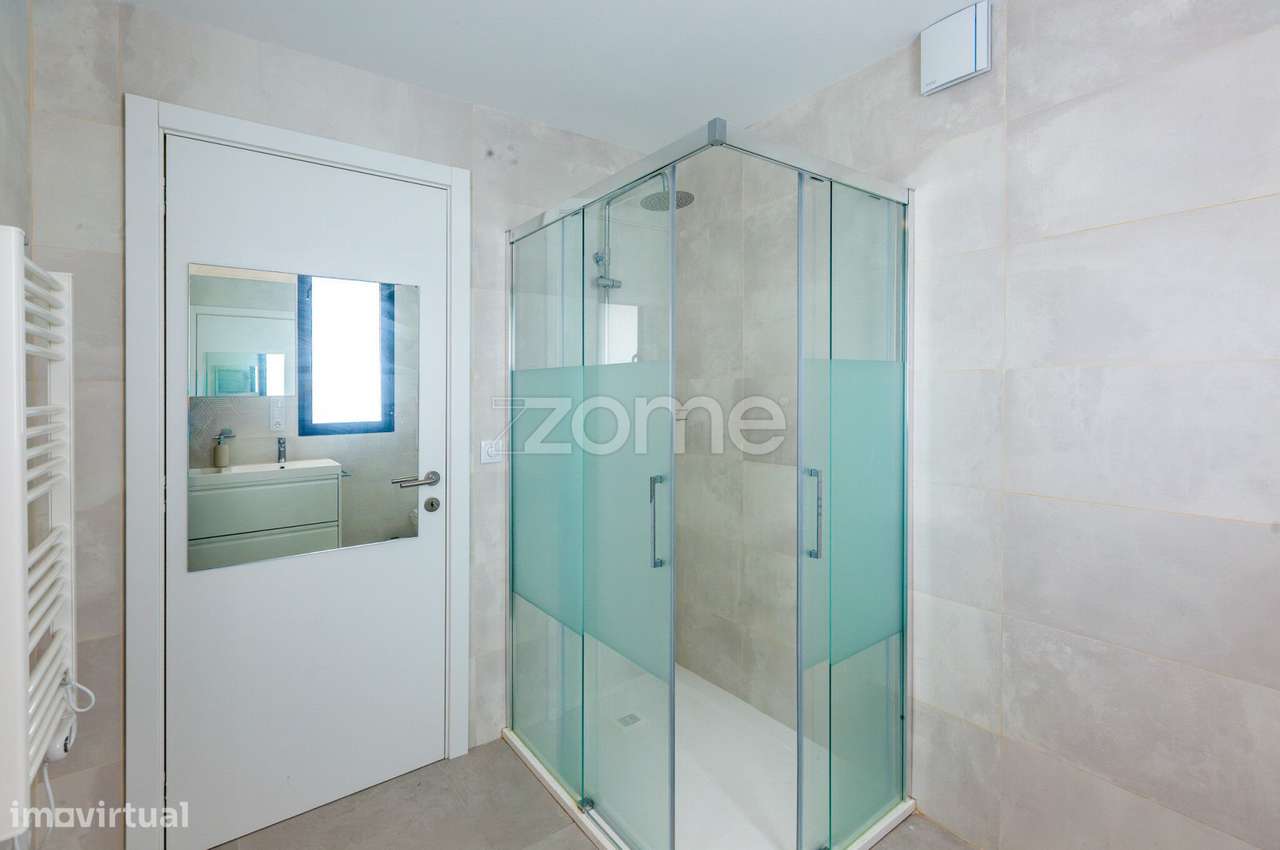 Moradia T3 Nova com Terraços Panorâmicos e Vista Mar na Atalhada-23