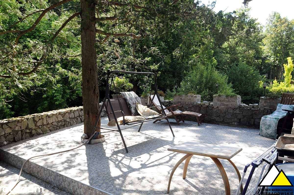 Dom z pokojami do wynajęcia i sklepem.-7