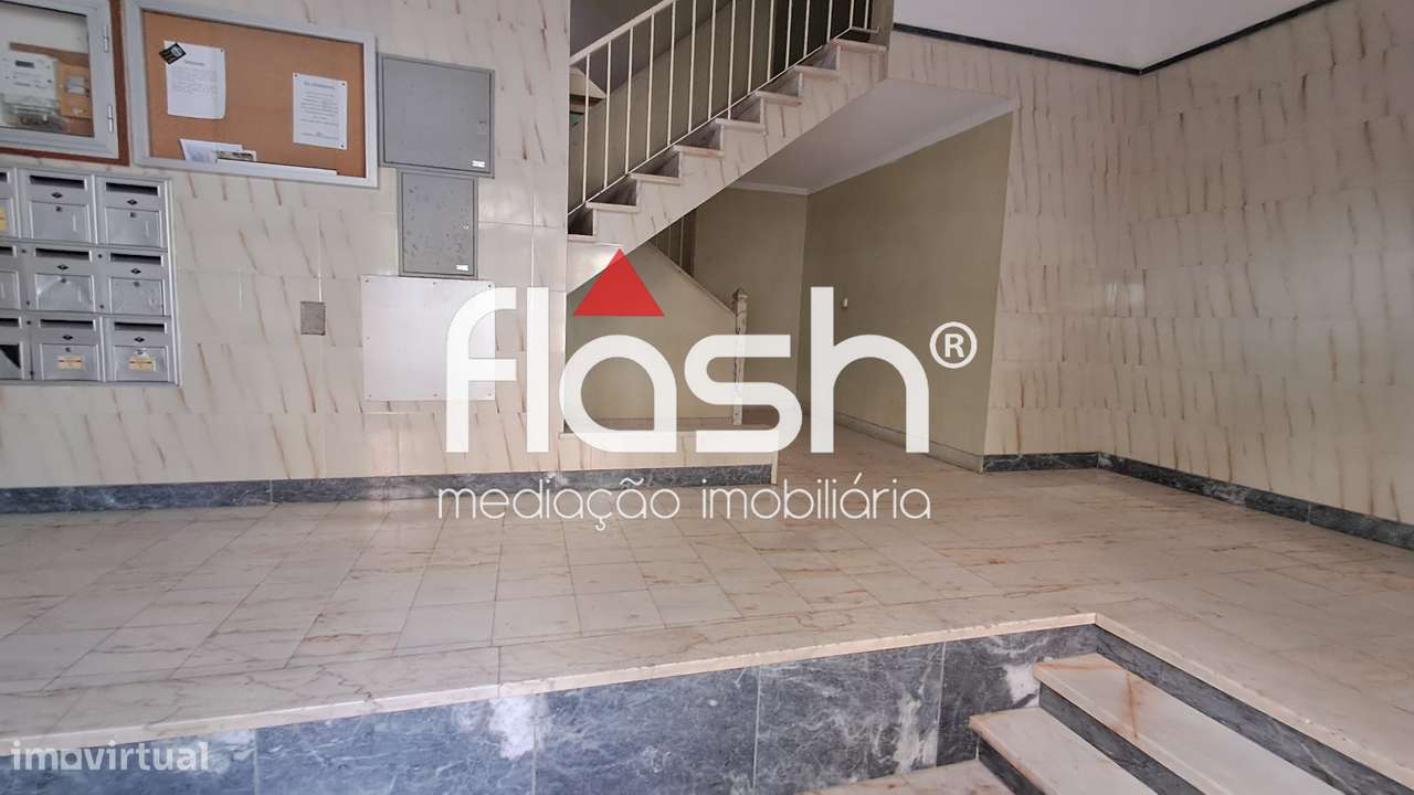 T3 com elevador e arrecadação em Mem Martins-28