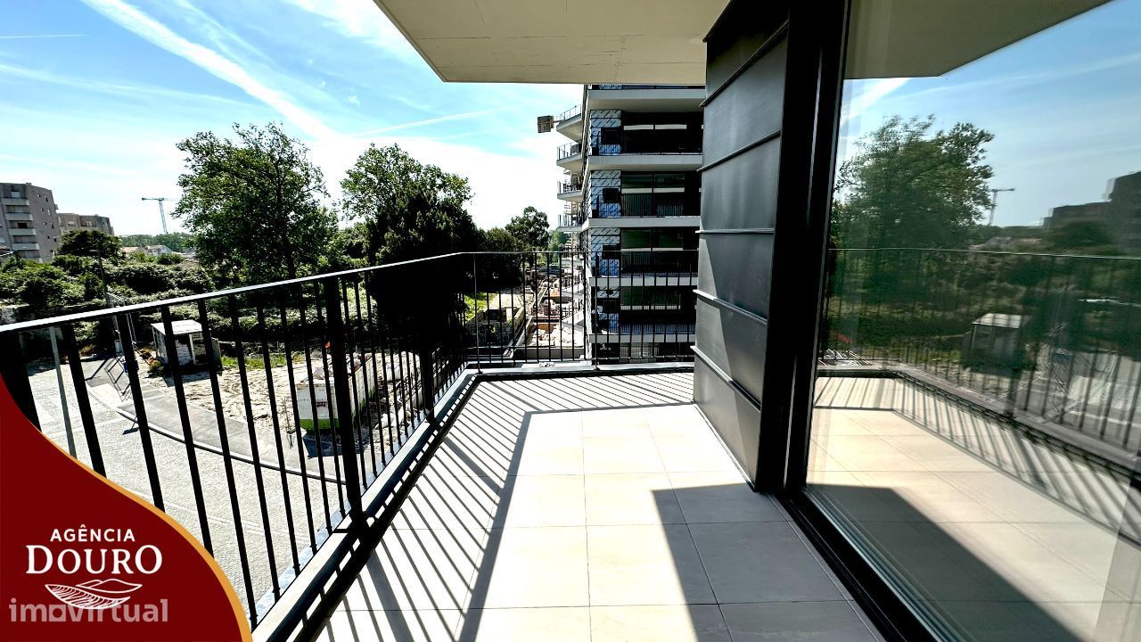 Apartamento T2 à venda com varanda e garagem - Viso - Ramalde