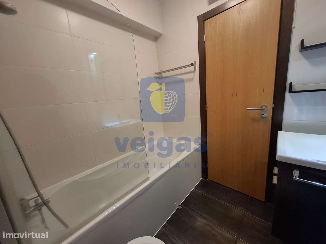 Apartamento T3 remodelado com terraço panorâmico, garagem e elevador,-30