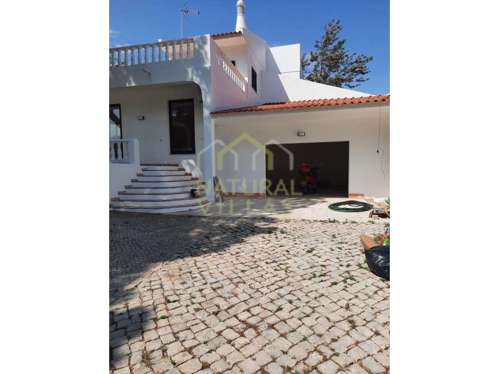 Moradia T5 Renovada, Piscina e Jardim em Vale do Lobo - Grande imagem: 3/33