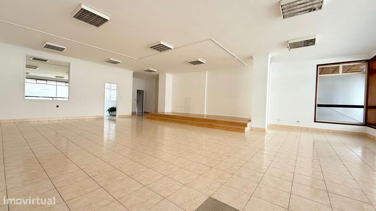 Loja com 135m2 em Ermesinde-6