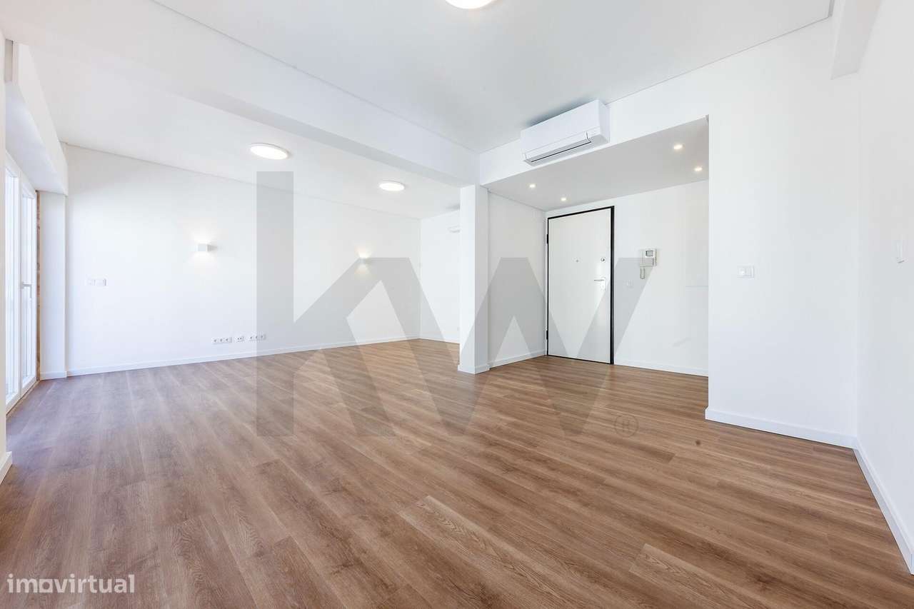 T3 Renovado com Acabamentos de Luxo e Vista Desafogada em Carnaxide - Grande imagem: 2/32