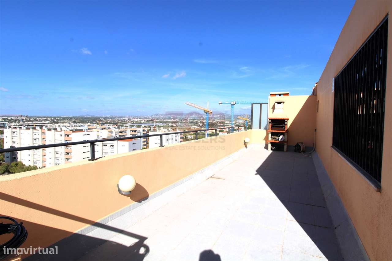 Penthouse T4+1 com Terraço Panorâmico e dois estacionamentos-5