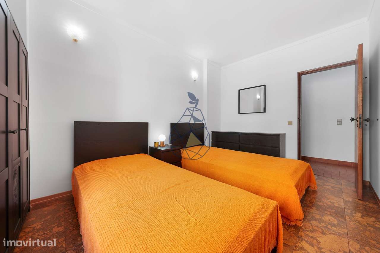 Apartamento T2 com Garagem e Elevador — Portimão-26