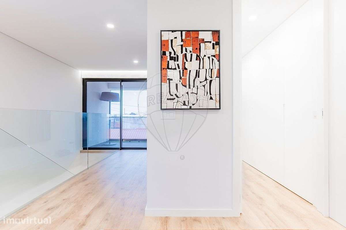 Moradia de Luxo T3+1 com Piscina Aquecida -300m da Praia em Matosinhos-15