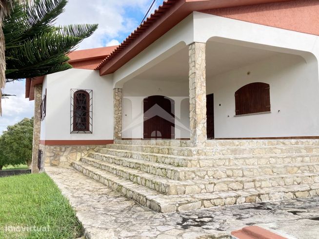 Moradia T3 com Armazém e Terreno de 9 640m2 em Olho Marinho, Óbidos-6