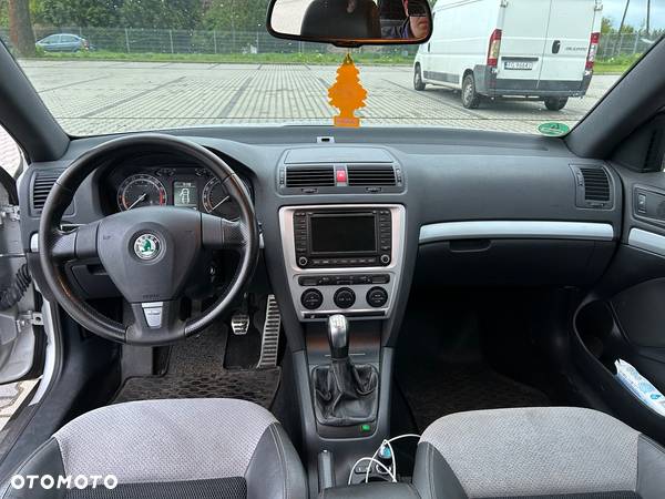 Skoda Octavia Combi 2.0 TDI CR DPF RS - 11