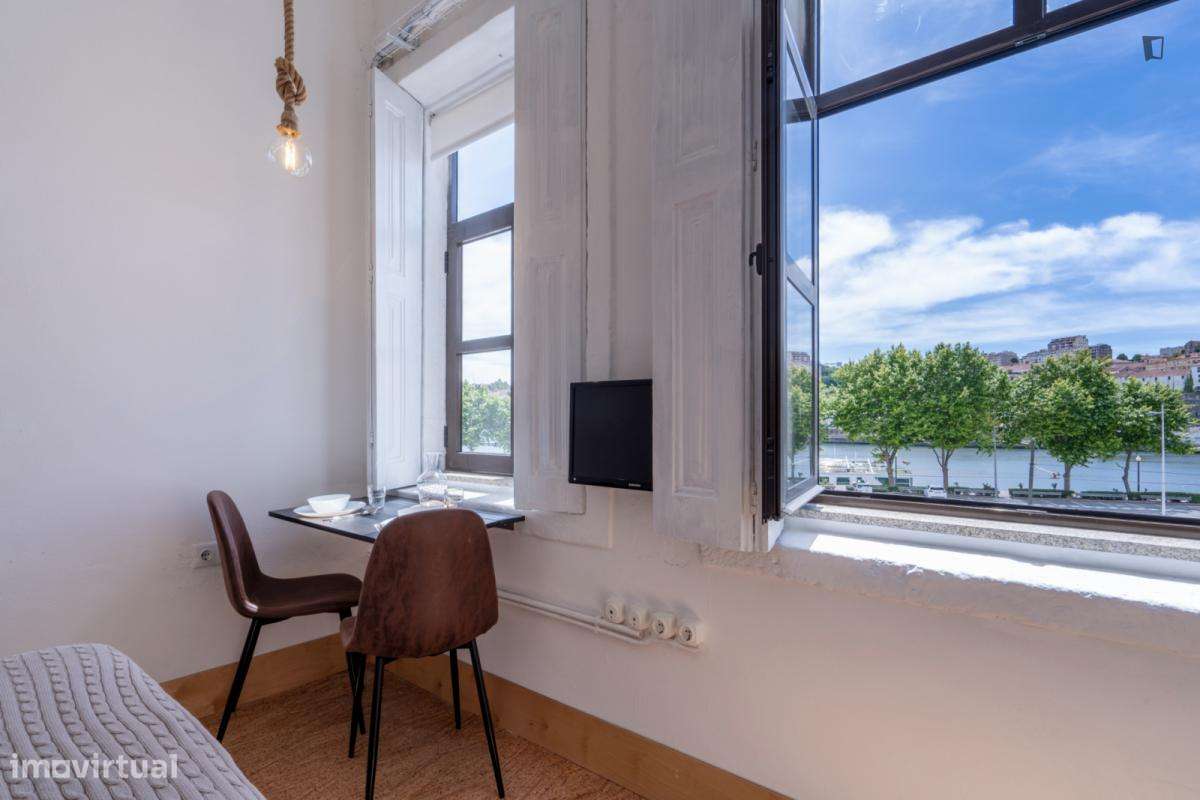 Estúdio - localizado em São Nicolau Porto - Grande imagem: 3/8