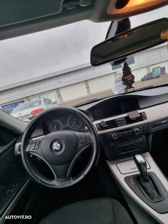 BMW Seria 3 320d DPF Touring Aut. - 6