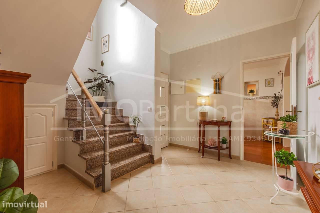 Moradia T3 | 212m2 | c/Jardim e Garagem | Odivelas-13