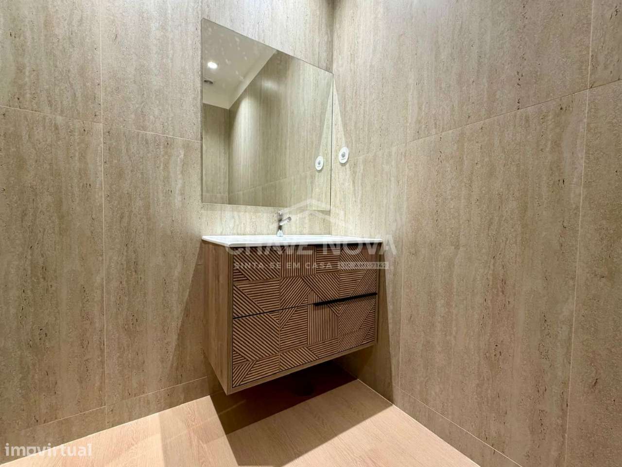 Apartamento T2 Renovado com Terraço e garagem Box-12