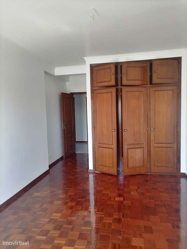 T3 Centro de Queijas, Oeiras. Com Parqueamento e Arrecadação.-37