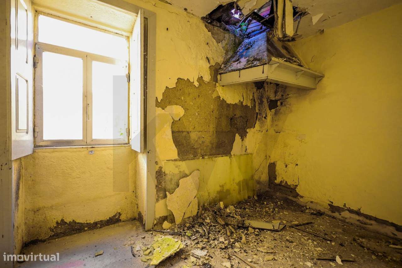 Moradia com 1451m2 de Terreno e Elevado Potencial de Valorização em Sã-37