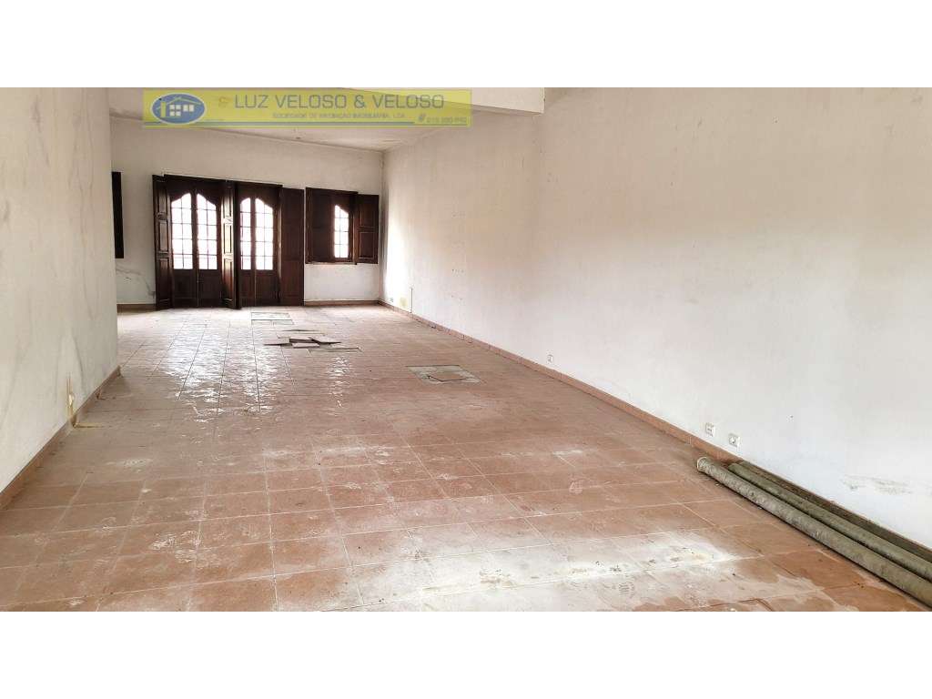 Prédio Urbano de R/C, 1º, 2º andares para Comércio em Cartaxo-25