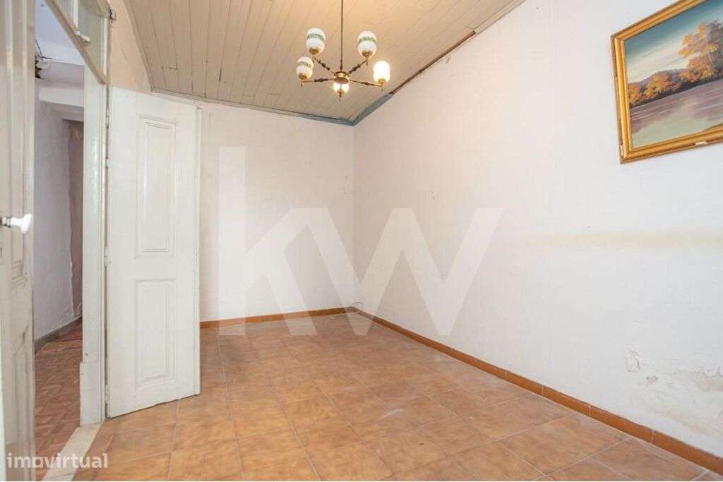 Moradia T4 com Terreno | Cernache| Habitação| Investimento - Grande imagem: 2/40