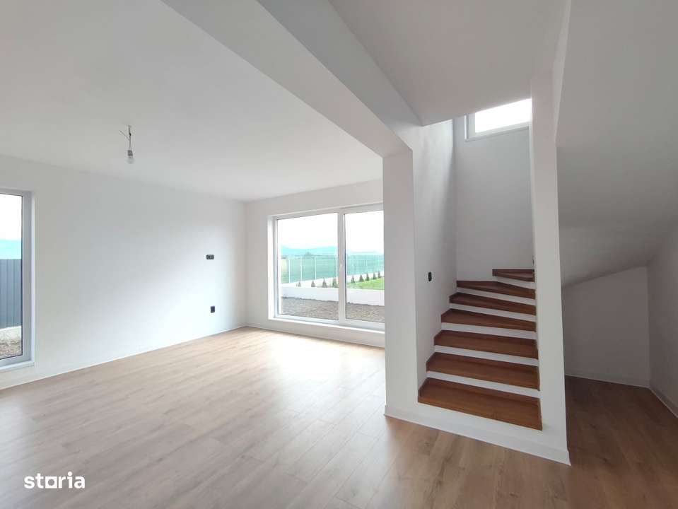 Casa individuala cu patru camere, teren 300mp, Primaverii, Sanpetru-5