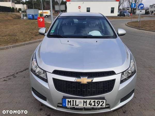 Chevrolet Cruze 1.6 Base - 8