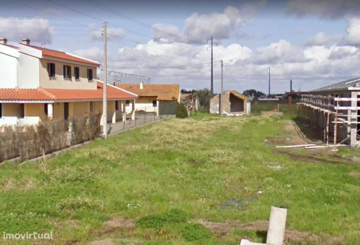 Terreno urbano com 2800m2, com casa em ruina, Foros de Salvaterra d...