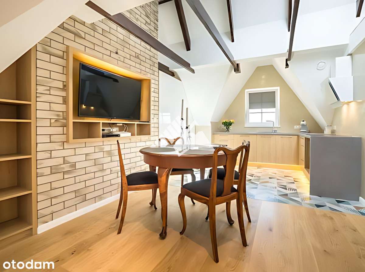 Straganiarska | klimatyczne mieszkanie na poddaszu-1