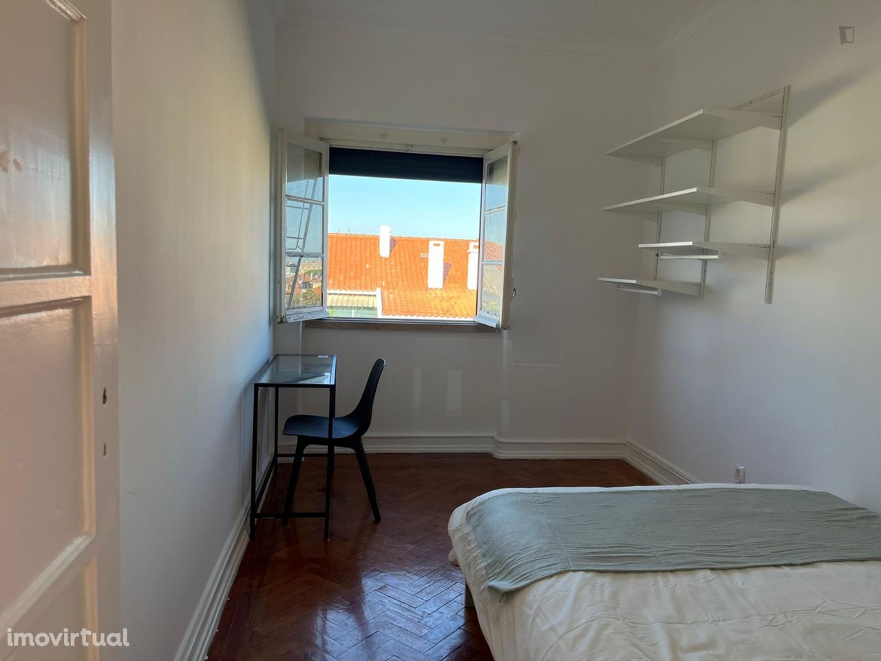 517400 - Quarto com cama de casal em...