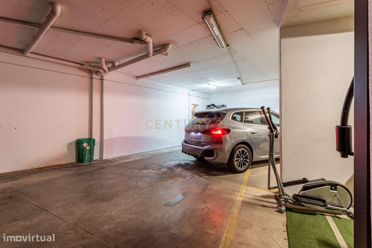 Procura espaço e conforto? Veja este T4 Duplex-39