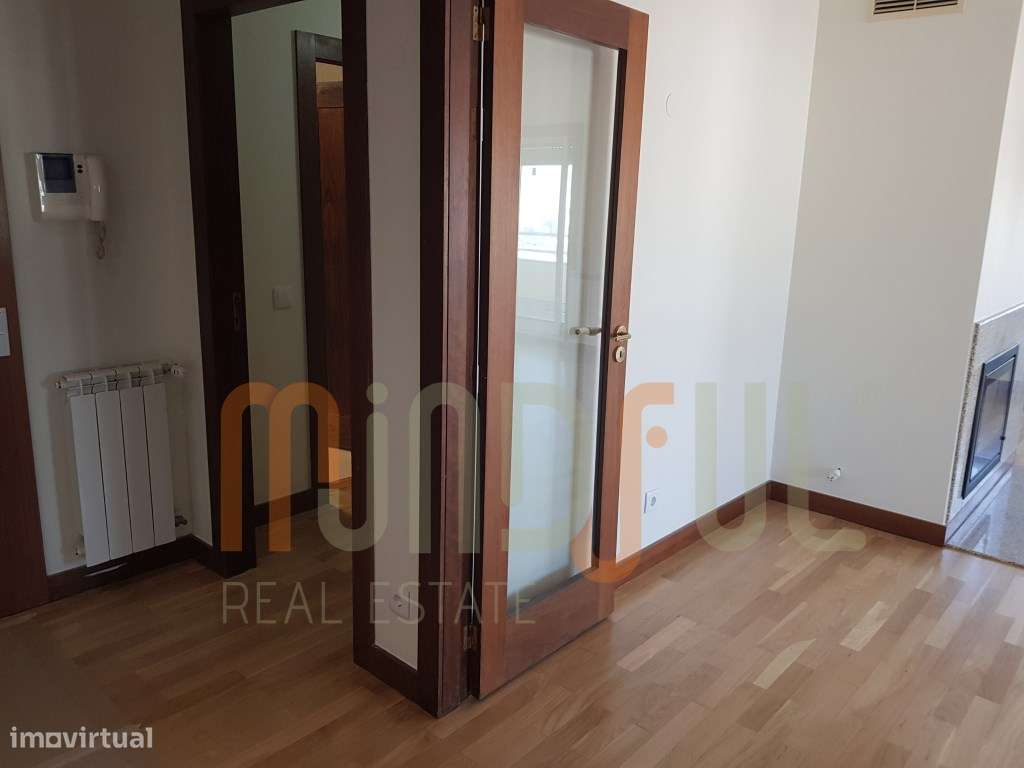 APARTAMENTO T2 REMODELADO PARA ARRENDAMENTO, com 3 frentes, 1 Suite... - Grande imagem: 4/58