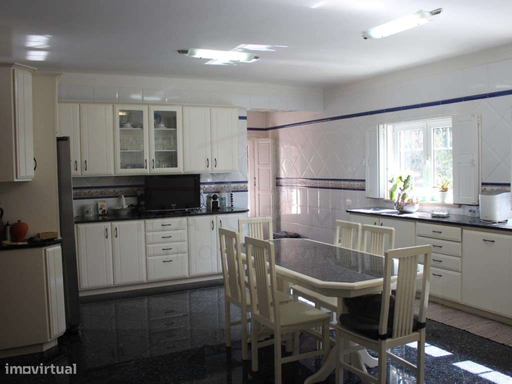 Luxuosa moradia T5 + 1 em Rio Maior-12