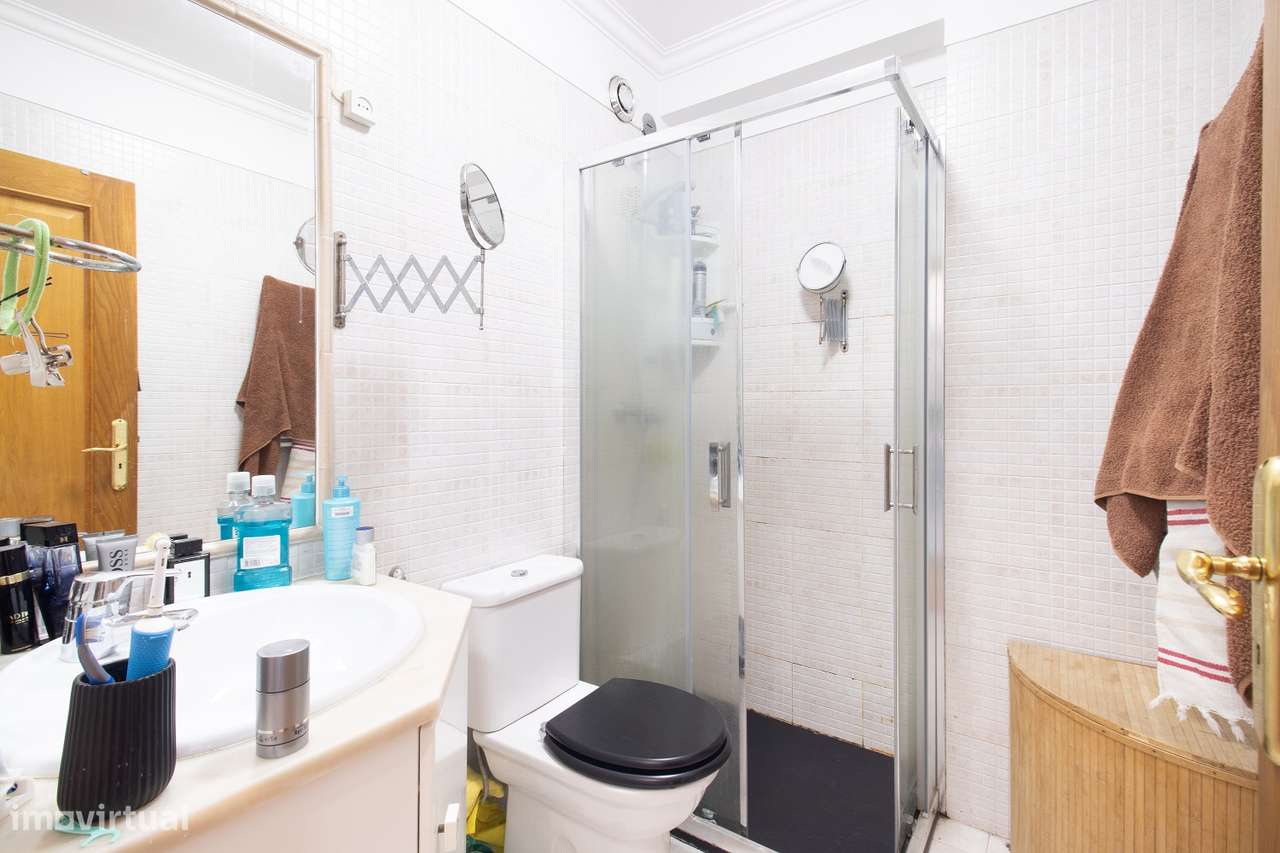 Apartamento T2 com garagem em Nova Carnaxide-12