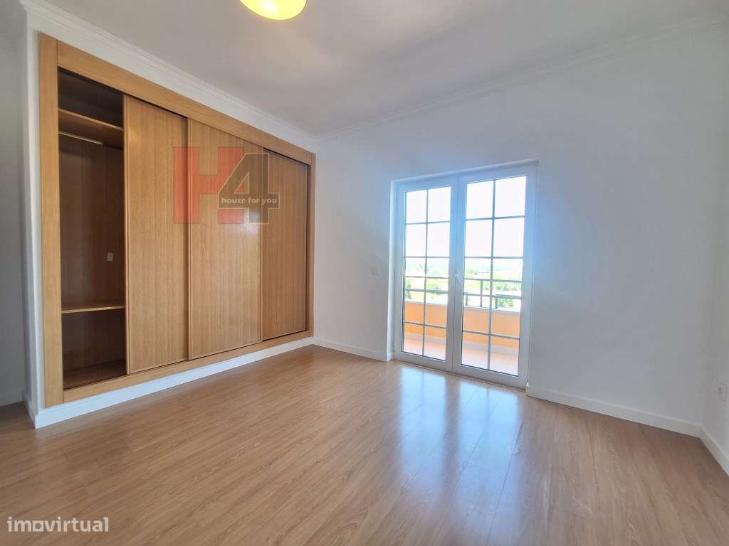 Moradia T4 com piscina inserida num terreno de 670m2 - Setúbal (OFE...-26