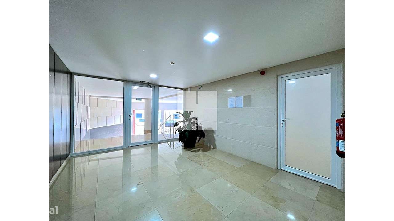 Luxuoso T-3 na Qtª Santa Maria-3