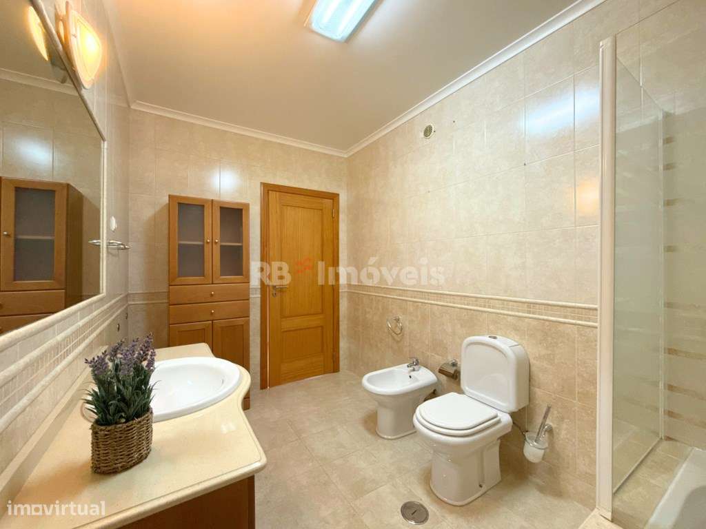 Apartamento T2 com sótão e garagem - Entroncamento - Grande imagem: 5/44