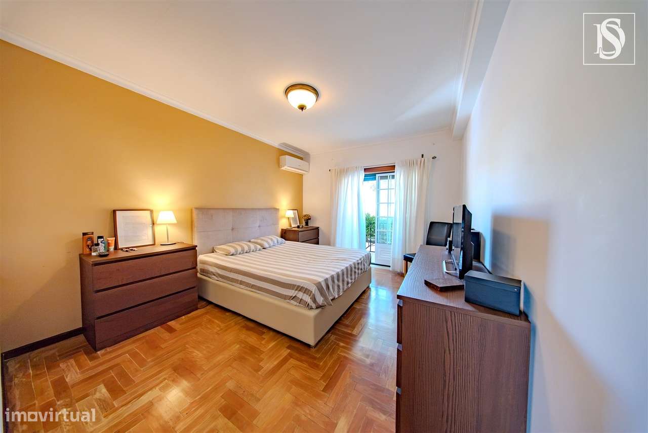 Apartamento T4 c/ Garagem-21