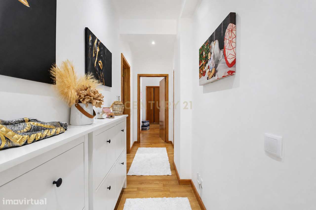 Penthouse T2 com Terraço e Vista Mar em Arcozelo-7