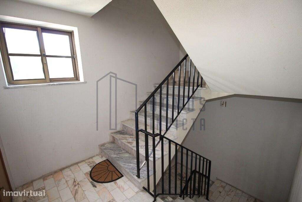 Apartamento T3 em plena Av Cidade de Zamora com vista do Castelo de Br-21