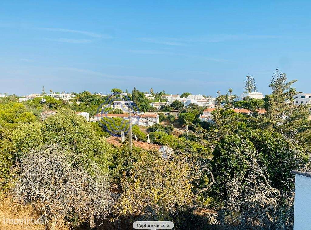 Moradia T4 térrea com piscina, situada em Vale de Centeanes, Carvoeiro - Grande imagem: 2/33