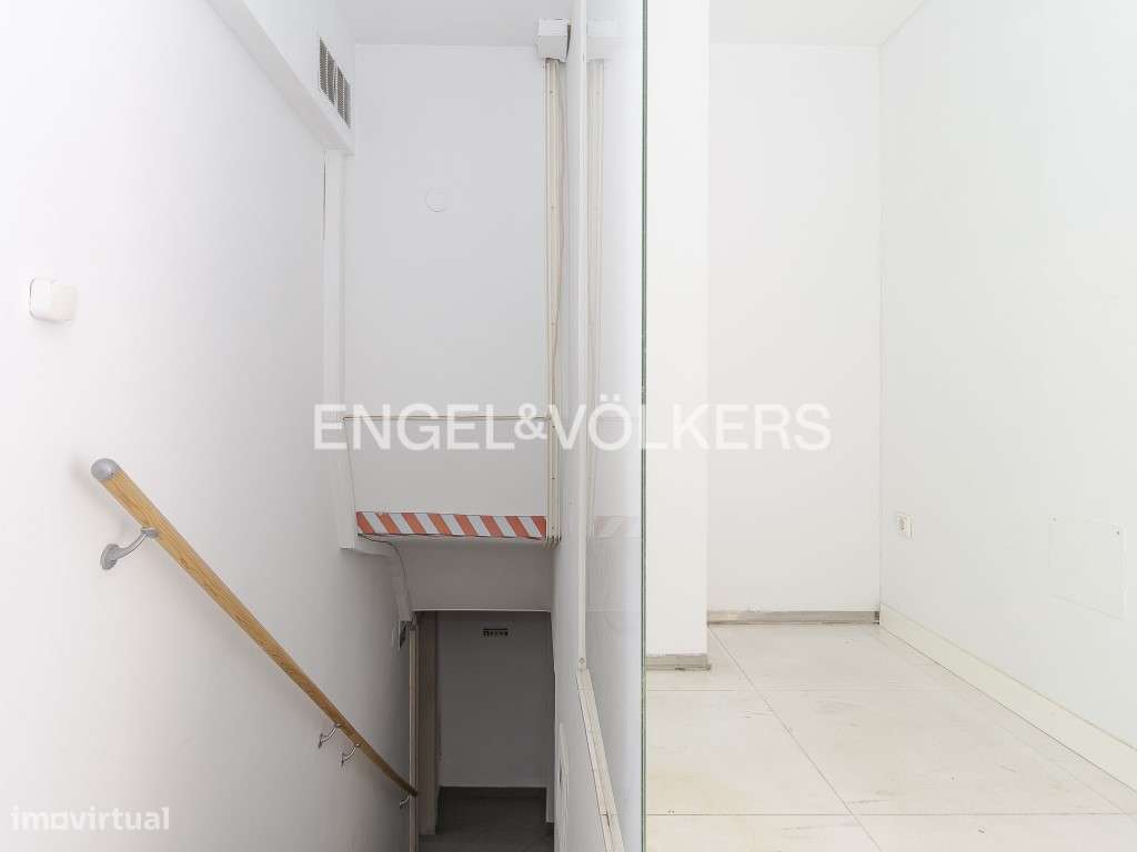 Loja com 2 andares no Areeiro - Grande imagem: 5/27