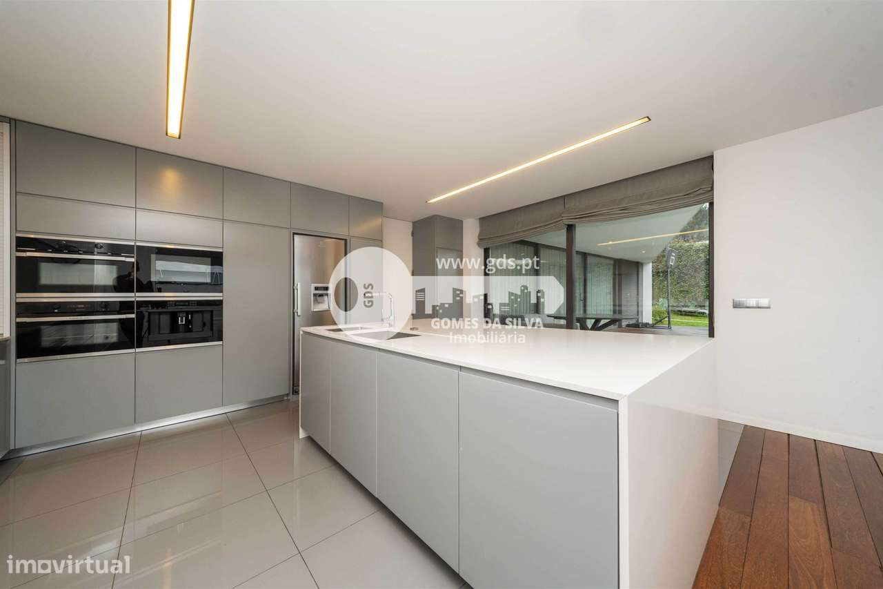 Moradia individual T5 de luxo em Tenões, Braga - Grande imagem: 2/45