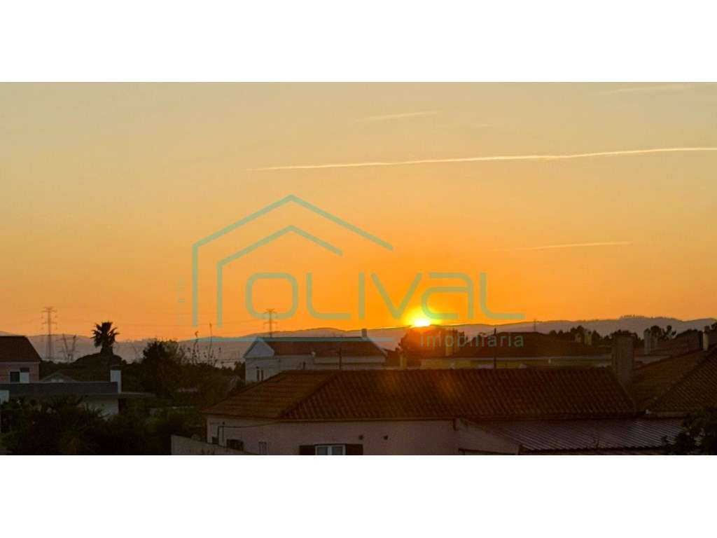 Moradia T3+1 Moderna com Piscina Privada - Conforto, Elegância e Fu...-40