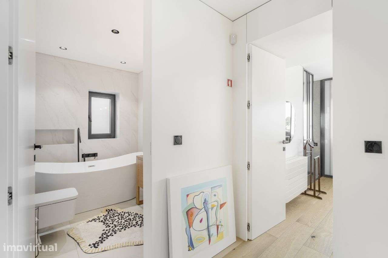 Moradia V3+1 totalmente renovada com vista mar-38