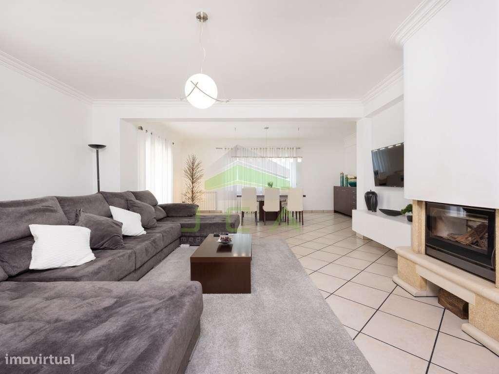 Moradia V4 com piscina e terreno-6